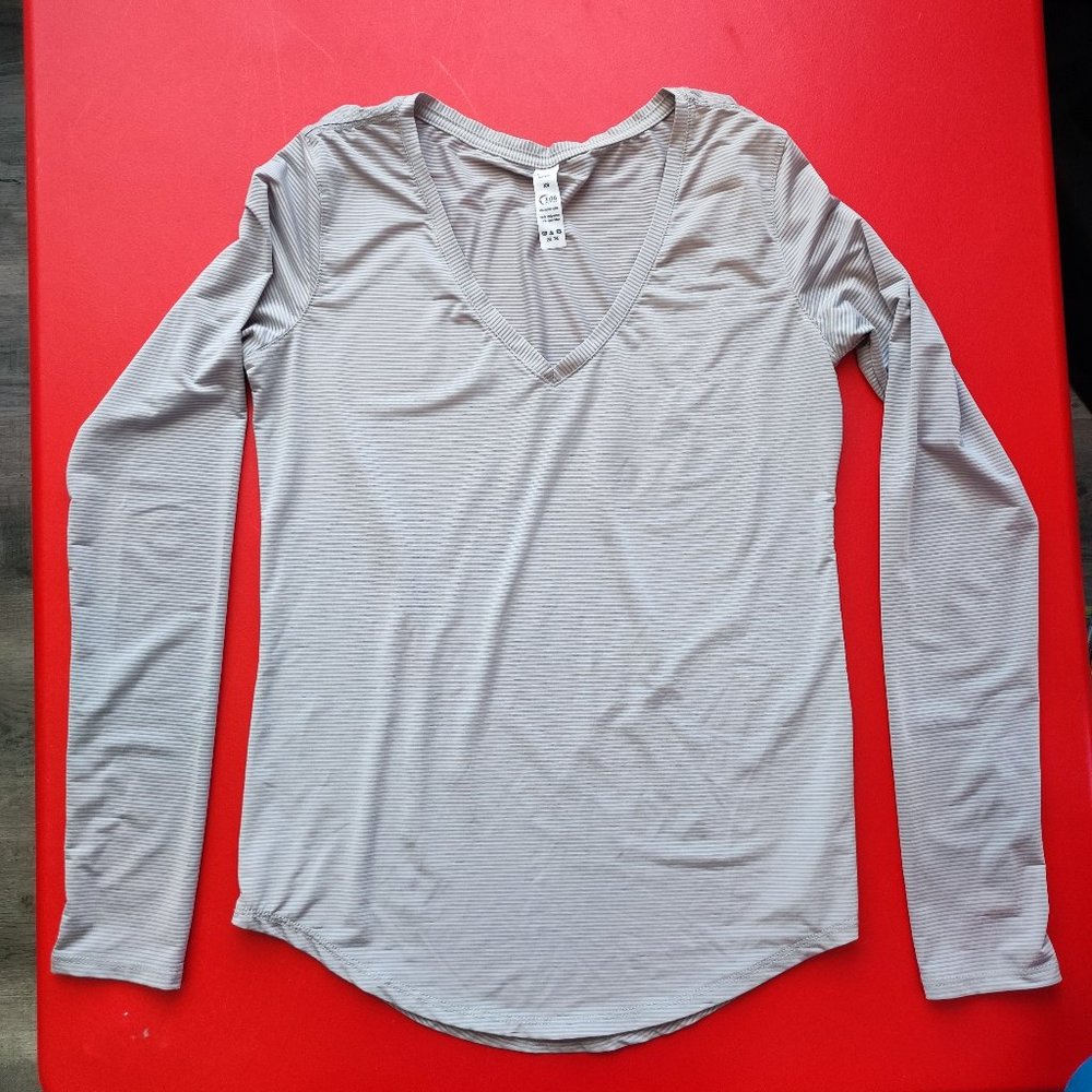 Zyia wanderer long sleeve Tee grey stretchy lightweight women's size XS